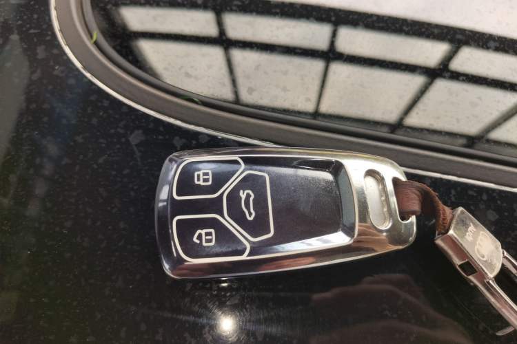 Used Audi A4L 2019 40 TFSI Fashion Edition China VI Emission Standard Vehicle Key