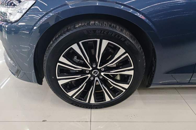 Used Volvo S60 2023 B4 Zhiyuan Luxury Edition
