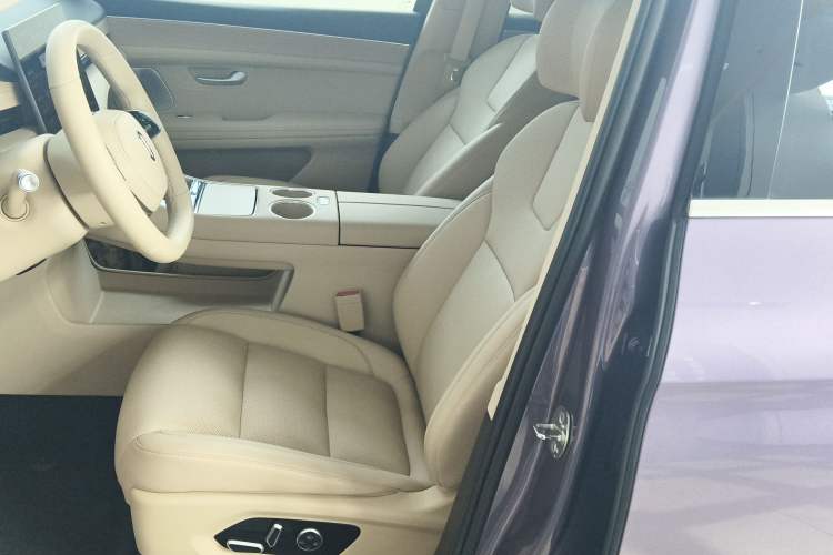 Used Hima AITO M5 2025 Extended-Range Ultra All-Wheel-Drive Version Left Front Seat