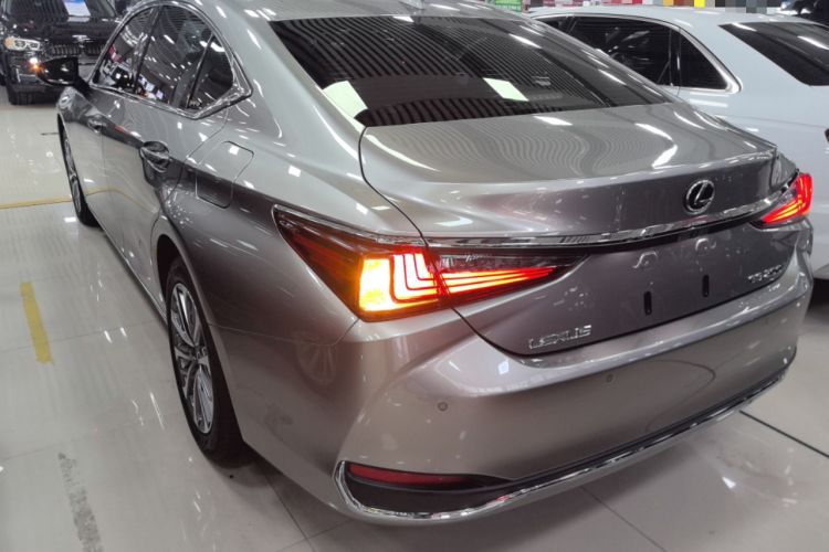 Used Lexus ES 2023 200 Excellence Edition
