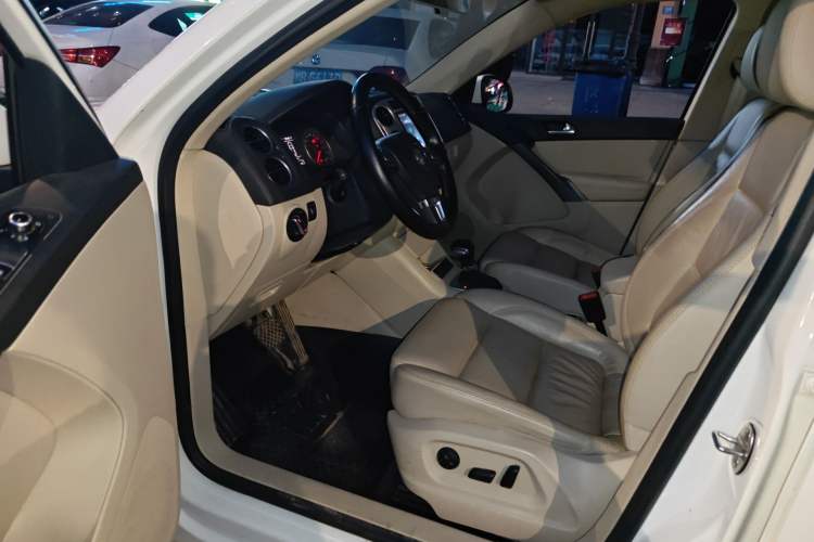 Used Volkswagen Tiguan 2010 1.8TSI Automatic All-Wheel-Drive Elite Edition Driver Seat
