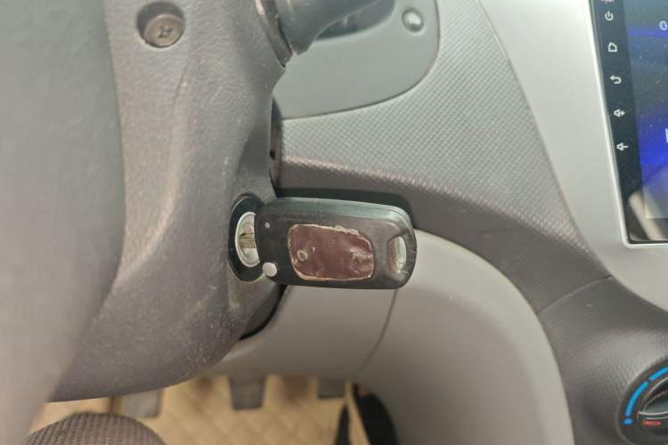 Used Hyundai Verna (older generation) 2010 Sedan 1.4L Manual Comfort GS Vehicle Key