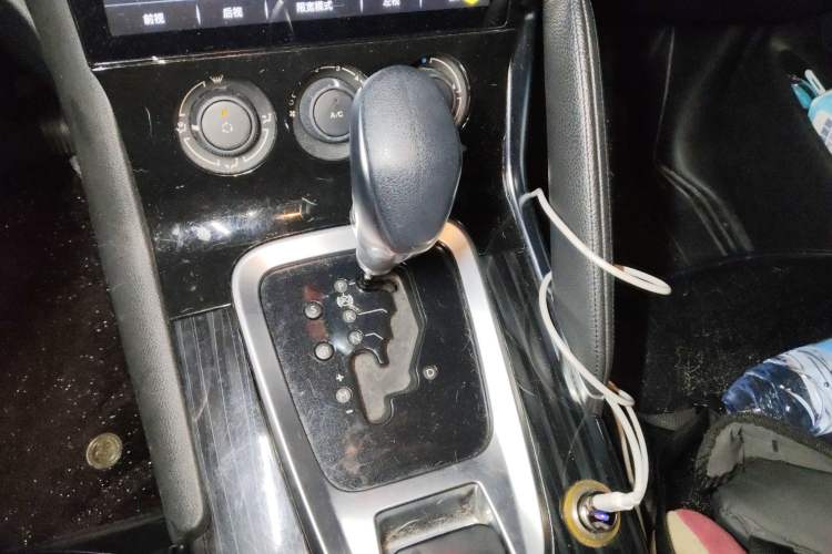 Used Peugeot 3008 2015 2.0L Automatic Classic Edition Gear Lever