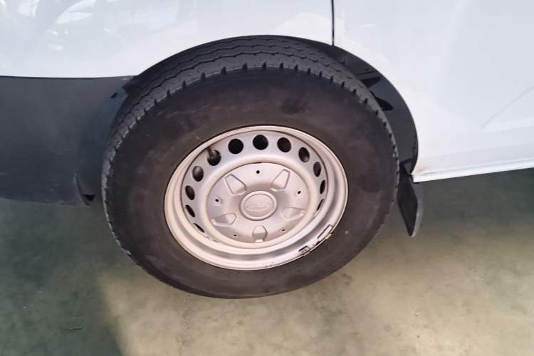 Used Ford Transit 2020 2.0T Diesel Multi-Function Commercial Vehicle Mid-Chassis Low-Roof Design with Dual Rear Doors Meeting China VI Emission Standards Exterior 4