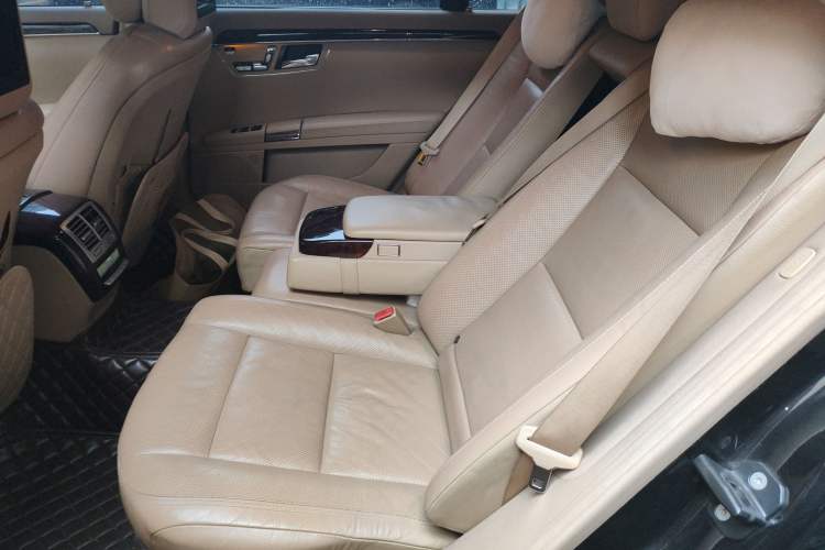 Used Mercedes-Benz S-Class 2010 S 350 L Luxury Model Left Rear Seat