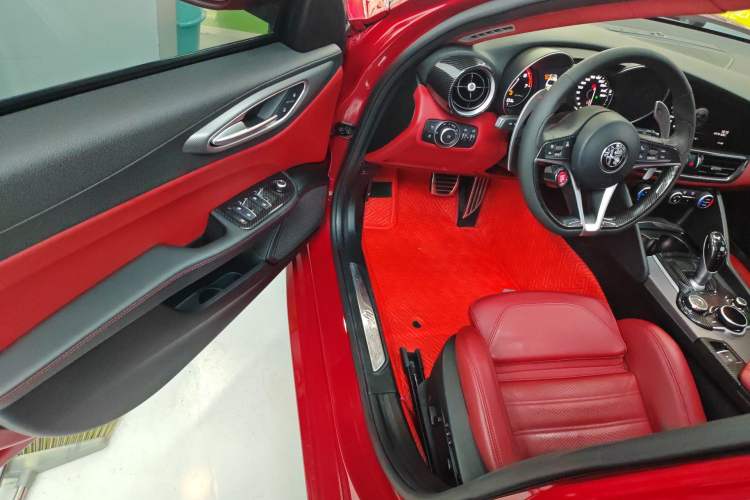 Used Alfa Romeo Giulia 2017 2.0T 280HP Luxury Sport Edition