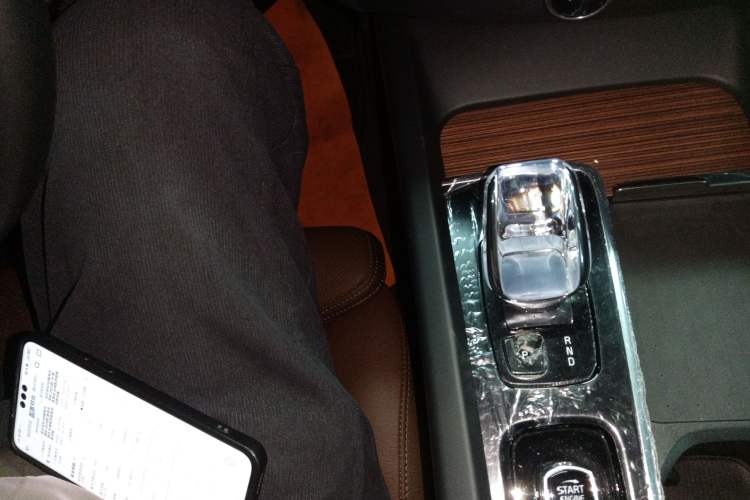 Used Volvo XC60 New Energy 2024 T8 Plug-in Hybrid Long-Range All-Wheel Drive Smart Luxury Edition