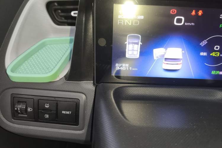 Used Wuling Hongguang MINIEV 2021 Macaron Fashion Model Lithium Iron Phosphate Odometer Close Up