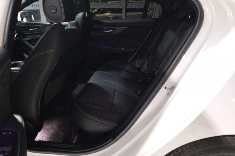 Used Jaguar XEL 2020 2.0T 200PS R-DYNAMIC Youth Sports Edition Left Rear Seat