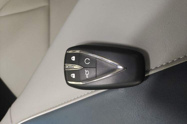 Used CHANGAN UNI-V iDD 2023 ZhiDian iDD 1.5T 113km Smart & Fun Version
