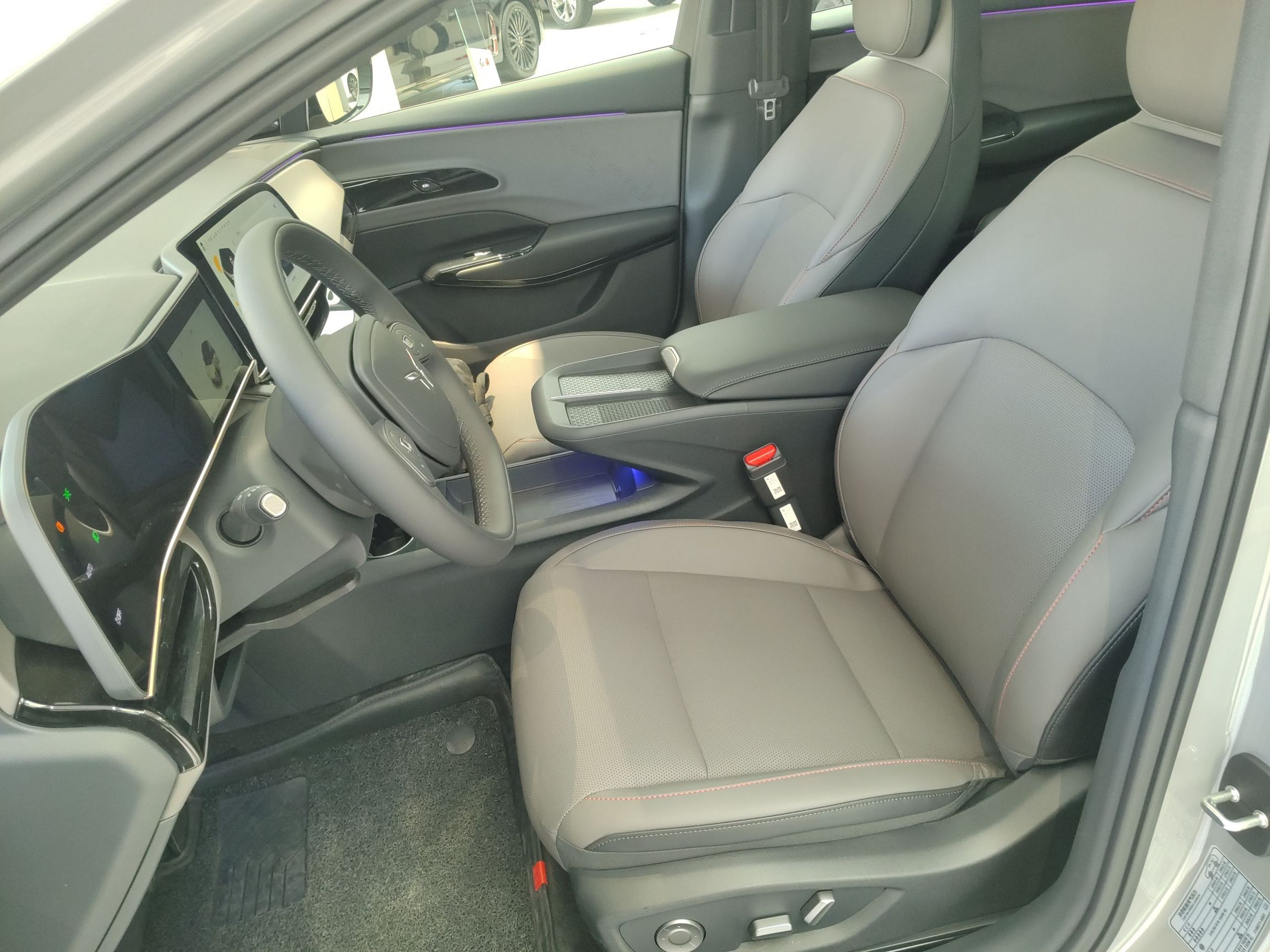 Переднее сиденье в автомобиле