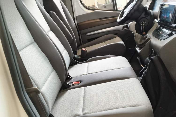 Used JAC Group Sunray 2023 2.5T 6-Series Logistics Version 2/3 Seats D25TCIF1
