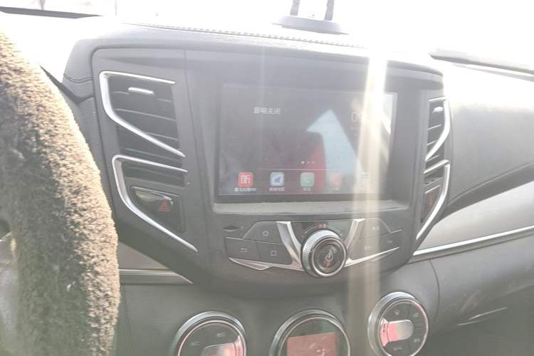 Used BYD Song 2016 GaiShi Edition 1.5TID Automatic Elite Model Audio And AC Panel