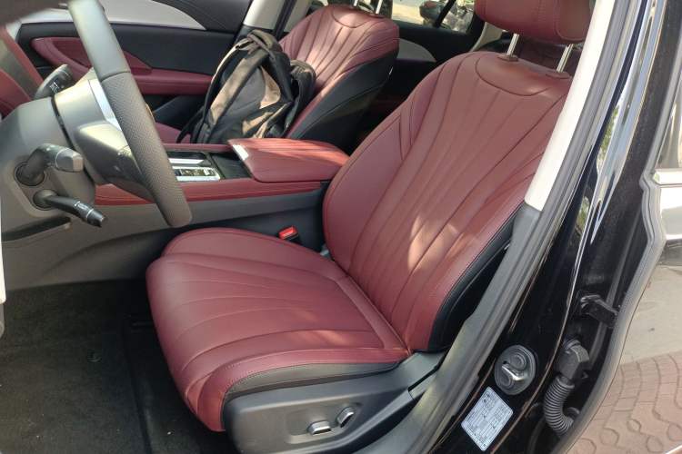 Used Hongqi H5 2025 2.0T Automatic Flag Edition – 500 000 Units Commemorative Version
