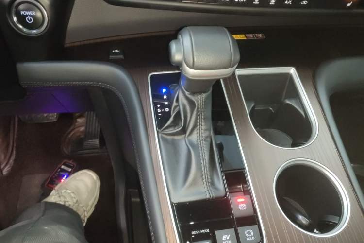 Used Toyota Granvia 2024 2.5L Hybrid Prestige PLUS Four-Wheel Drive Version
