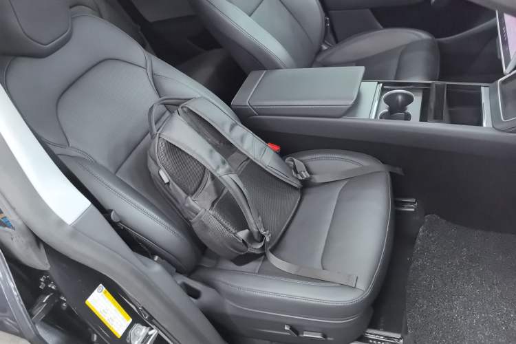 Used Tesla Model Y 2025 Rear-Wheel-Drive Version
