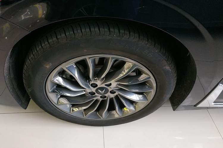 Used VOYAH Dream 2022 Low-Carbon Edition Dream+ Smart Enjoyment Package Left Front Wheel Hub