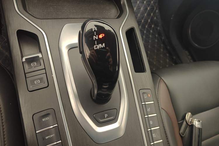 Used Wey VV5 2020 1.5T Two-Wheel Drive Smart Pioneer Gear Lever