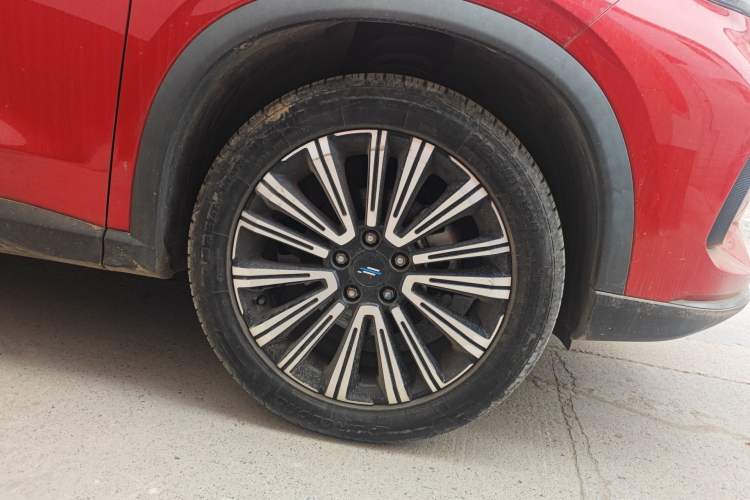 Used CHANGAN OSHAN X5 2021 1.5T DCT Prestige Edition Right Front Wheel Hub