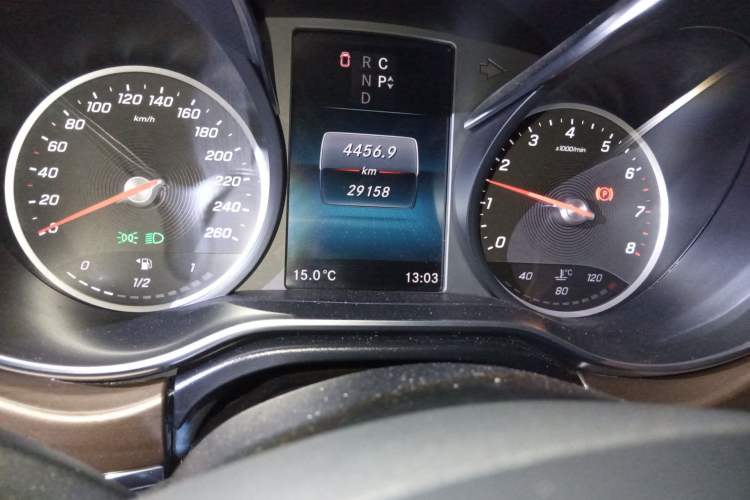 Used Mercedes-Benz V-Class 2022 V 260 Prestige Edition Odometer Close Up