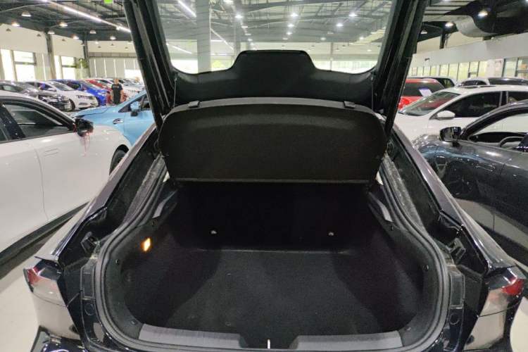 Used CHANGAN UNI-V iDD 2023 ZhiDian iDD 1.5T 113km Smart & Fun Version Trunk