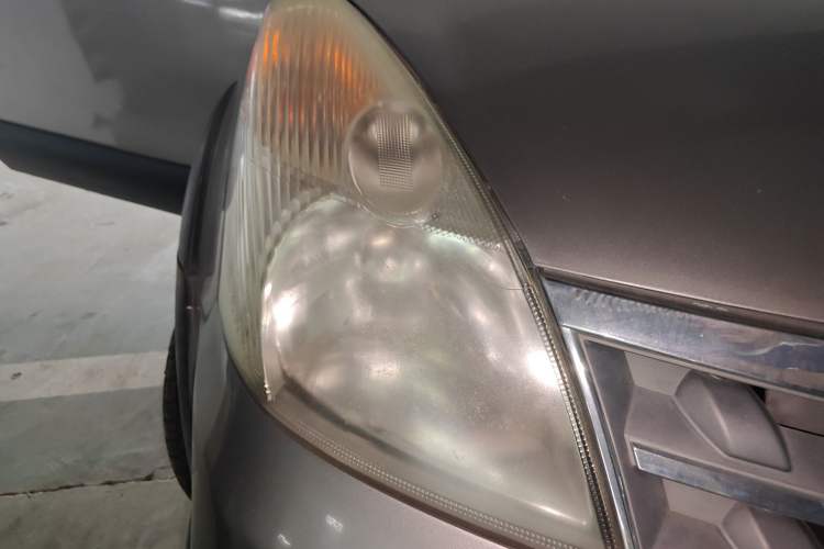 Used Nissan Livina 2010 JINRUI Edition 1.6L Automatic Standard Model Right Front Headlight