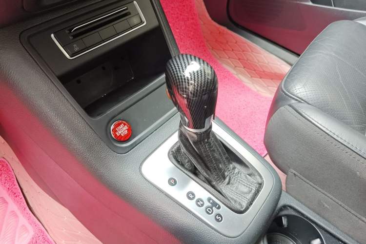 Used Volkswagen Tiguan 2015 1.8TSI Automatic Two-Wheel Drive Luxury Model Gear Lever