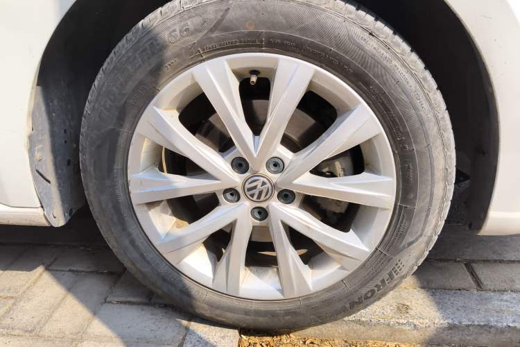 Used Volkswagen Lavida 2017 1.6L Manual Comfort Edition Right Front Wheel Hub