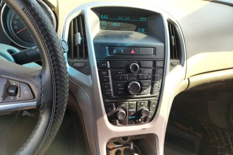 Used Buick GT 2013 GT 1.6L Manual Entry-Level Model Audio And AC Panel