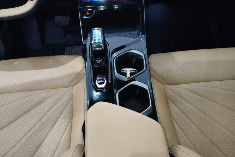 Used Geely Auto FX11 2023 1.5TD DCT Prestige Edition