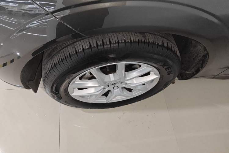 Used Volvo XC60 2019 T5 4x4 Smart Edition China VI Standard Exterior 4