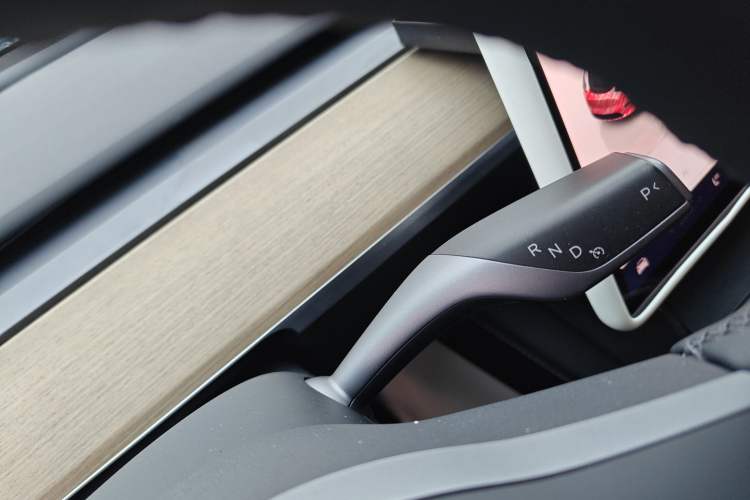 Used Tesla Model Y 2023 Long-Range All-Wheel-Drive Version
