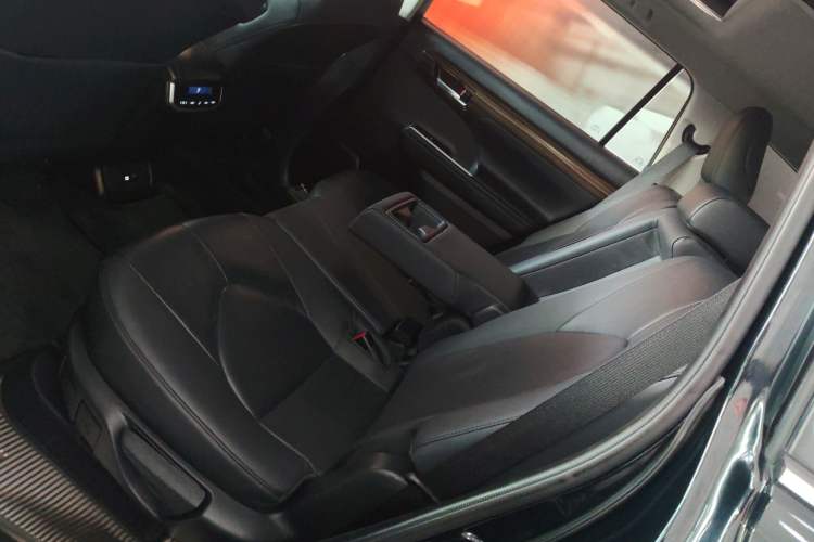 Used Toyota Highlander 2024 2.5L Smart Electric Hybrid Dual-Motor Two-Wheel Drive Luxury Version 7 Seats Left Rear Seat