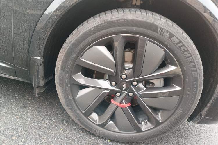 Used Li Auto L8 2024 Ultra Model Right Front Wheel Hub