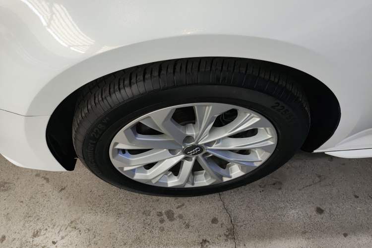 Used Audi A4L 2018 30th Anniversary Edition 40 TFSI Trendy Model Left Front Wheel Hub