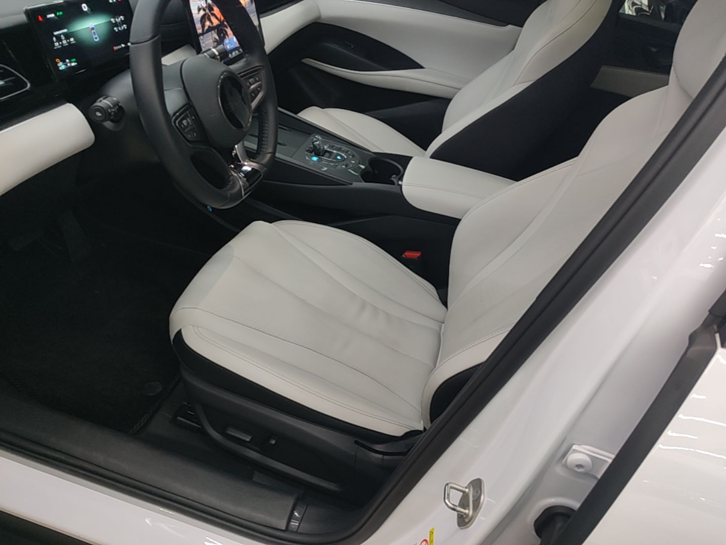 BYD Seal 06 New Energy 2024 DM-i 120KM Prestige Model — снимка 17