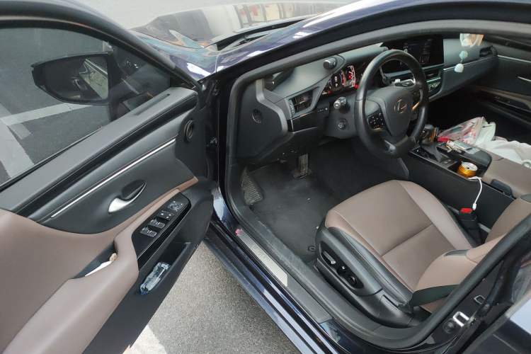 Used Lexus ES 2021 200 Excellence Edition
