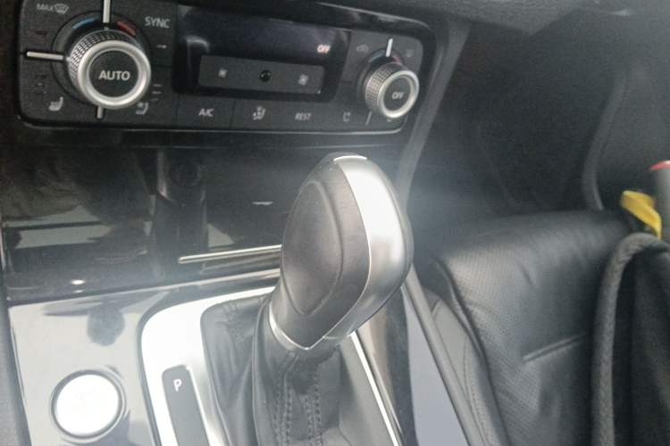 Used Volkswagen Touareg 2017 3.0 TSI Touareg Edition Gear Lever