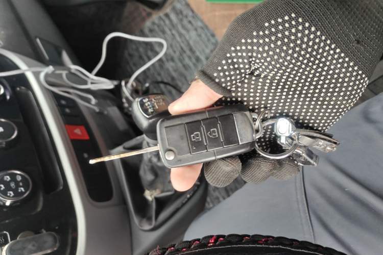 Used Dongfeng Yufeng 2021 2.3T Power King Front-Drive Logistics Van Long Wheelbase Mid-Roof 6–9 Seats China VI Standard M9T
