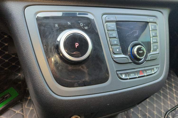 Used SAIC MAXUS G20 2023 ES 2.0T Gasoline Automatic Value Edition Gear Lever