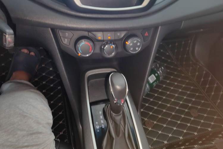 Used Chevrolet Cavalier 2019 320 Automatic Enjoyment with Sunroof Gear Lever