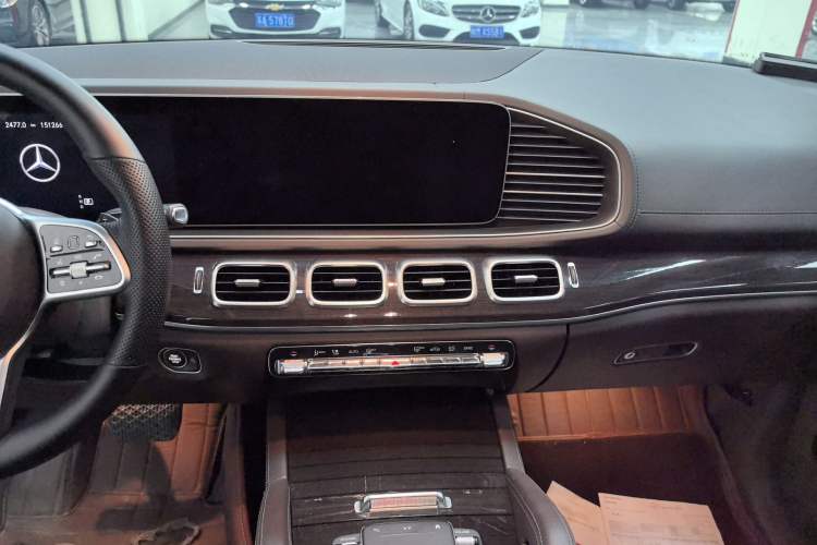 Used Mercedes-Benz GLE 2020 Restyled GLE 350 4MATIC Fashion Edition Audio And AC Panel