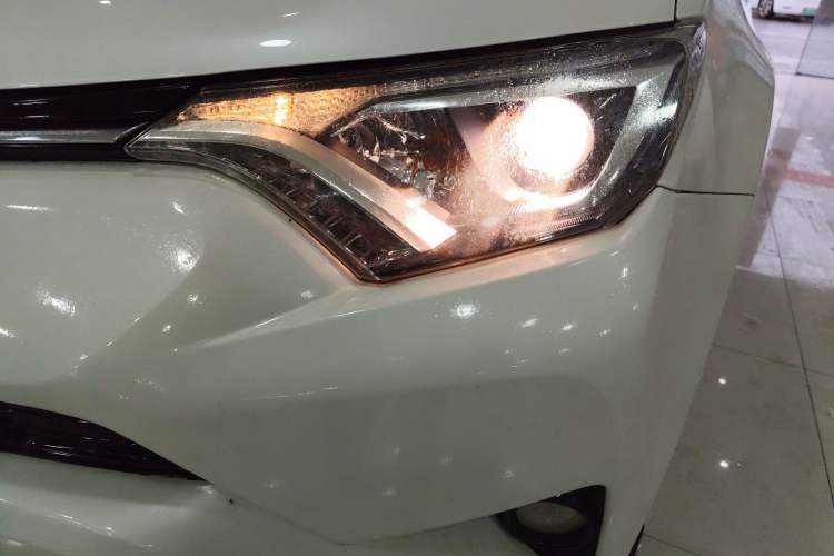 Used Toyota RAV4 2018 2.0L CVT Two-Wheel Drive Fashion X Edition