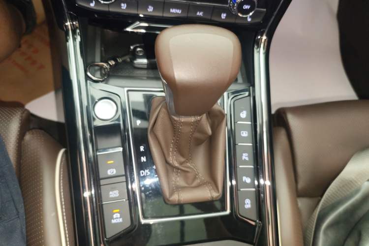 Used Volkswagen Phideon 2021 380TSI Prestige Edition Gear Lever