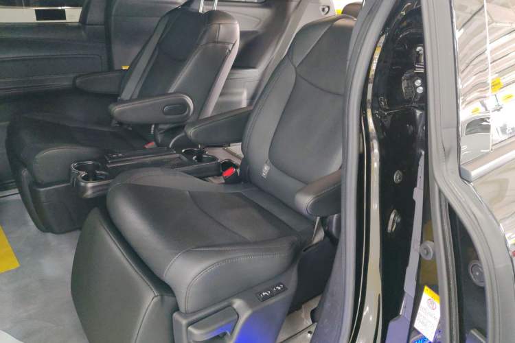 Used Toyota SIENNA 2021 2.5L Hybrid Premium Edition Left Rear Seat