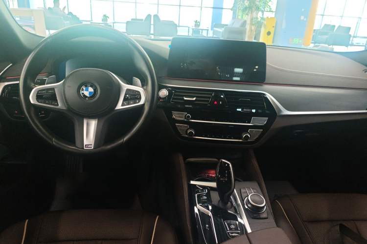 Used BMW 5 Series 2022 Restyled 530Li Leading Edition M Sport Package Center Console