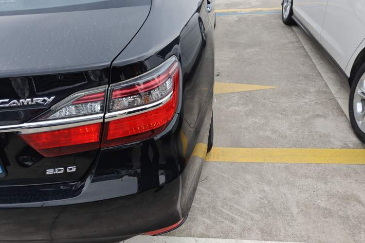 Used Toyota Camry 2015 2.0G Premier Edition Exterior 3