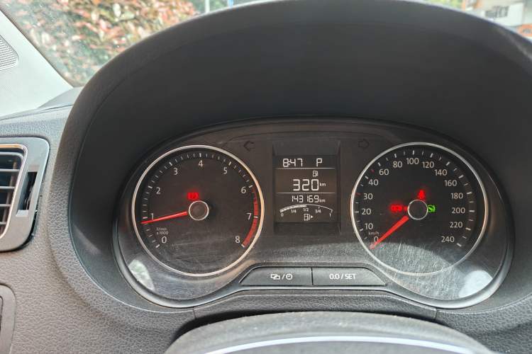 Used Volkswagen Polo 2016 1.6L Cross Polo Automatic
