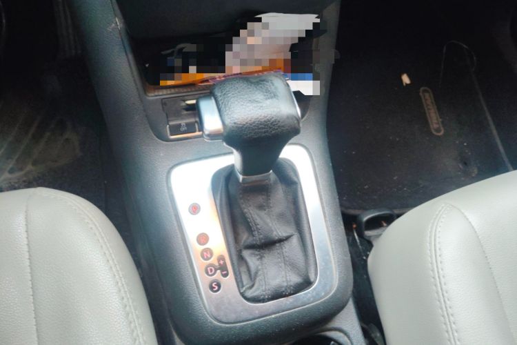 Used Volkswagen Tiguan 2010 1.8 TSI Automatic Two-Wheel Drive Urban Edition Gear Lever