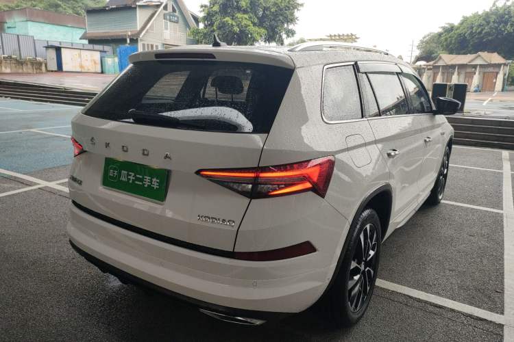 Used Skoda Kodiaq 2023 Facelifted TSI330 7-Seater Two-Wheel-Drive Luxury Edition Rear Right 45 Deg